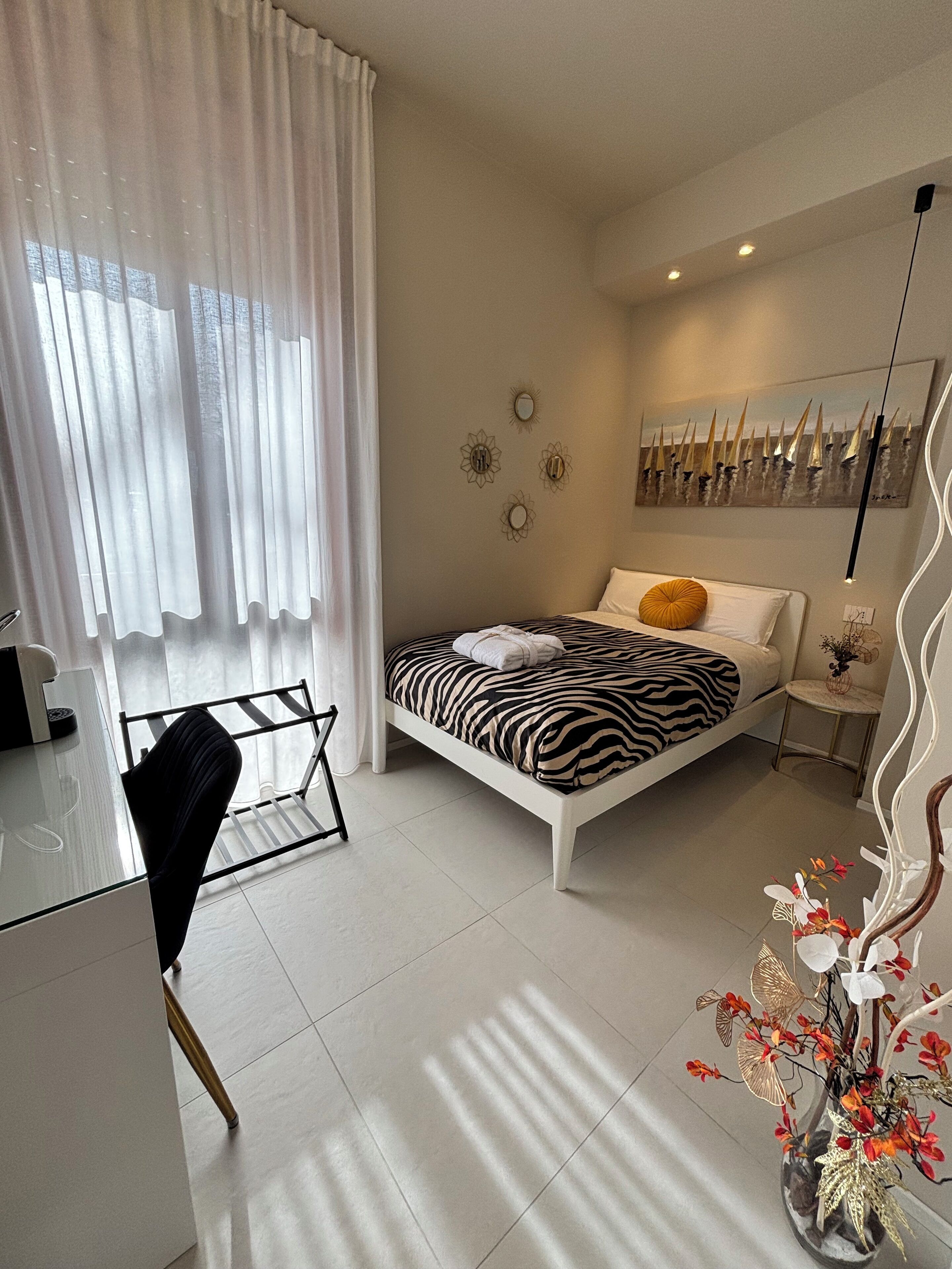 Sunny room 02 | Desk, laptop workspace, free WiFi