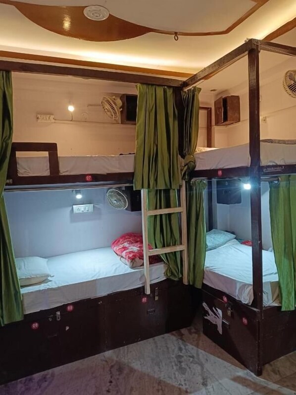 Een kluis op de kamer, verduisterende gordijnen, geluiddichte muren