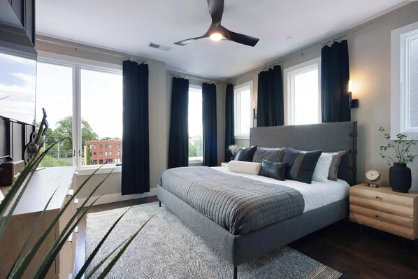 4 chambres, fer et planche à repasser, lit de bébé portatif, Wi-Fi