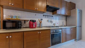 Basic Apartment, Balcony | Private kitchen