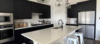 Spacious 4-bedroom house in charming Melissa with AC, and wheelchair accessible