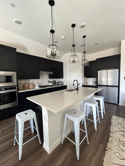 Spacious 4-bedroom house in charming Melissa with AC, and wheelchair accessible