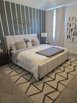 4 bedrooms, iron/ironing board, WiFi, bed sheets
