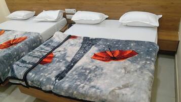 Hypo-allergenic bedding, desk, free WiFi
