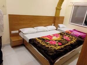 Ropa de cama hipoalergénica, escritorio y wifi gratis 