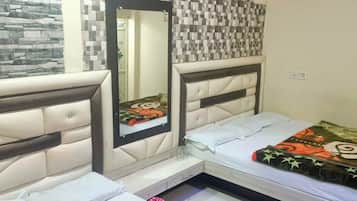 Hypo-allergenic bedding, desk, free WiFi
