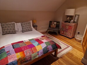2 bedrooms, iron/ironing board, Internet, bed sheets