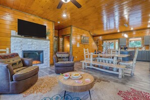 Dining - Indoor Pool, Game Room, Theater, Hot Tub & Views Near Dollywood | Crimson Crest (Sevierville)