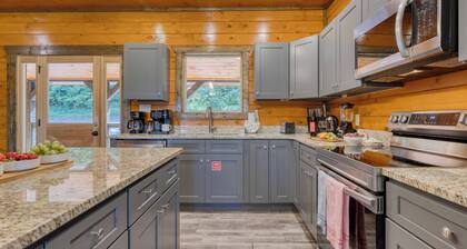 Indoor Pool, Theater, Hot Tub & Mtn Views Near Dollywood | Crimson Crest