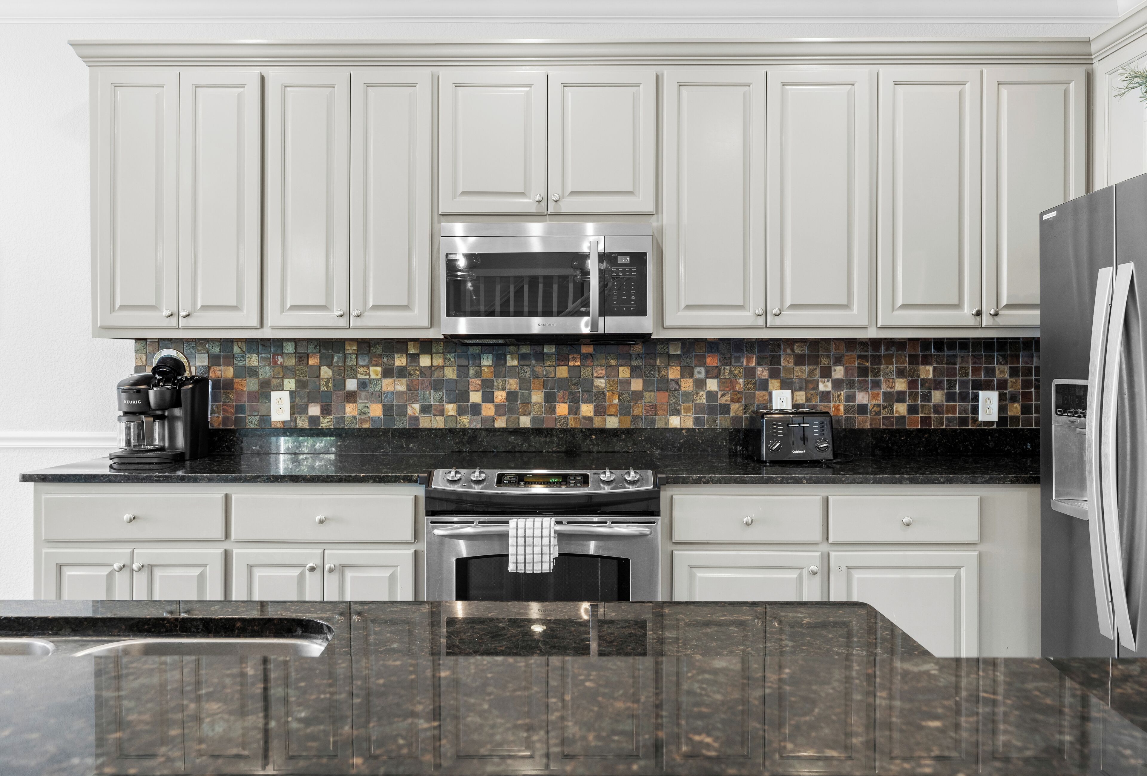 雪櫃、微波爐、焗爐、洗碗機