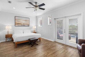 4 室のベッドルーム、旅行用ベビーベッド、WiFi (無料)、ベッドシーツ