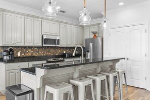 冷蔵庫、電子レンジ、オーブン、食器洗い機