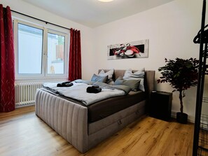 3 bedrooms, iron/ironing board, free WiFi, bed sheets