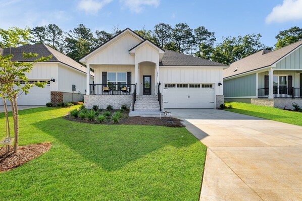 Exterior - Family&Group Getaway - 4BR Tallahassee Home for 10 (Tallahassee)