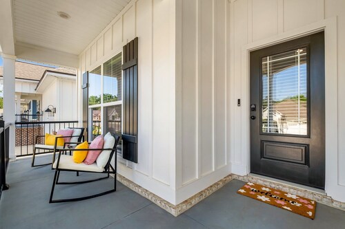 Family&Group Getaway - 4BR Tallahassee Home for 10