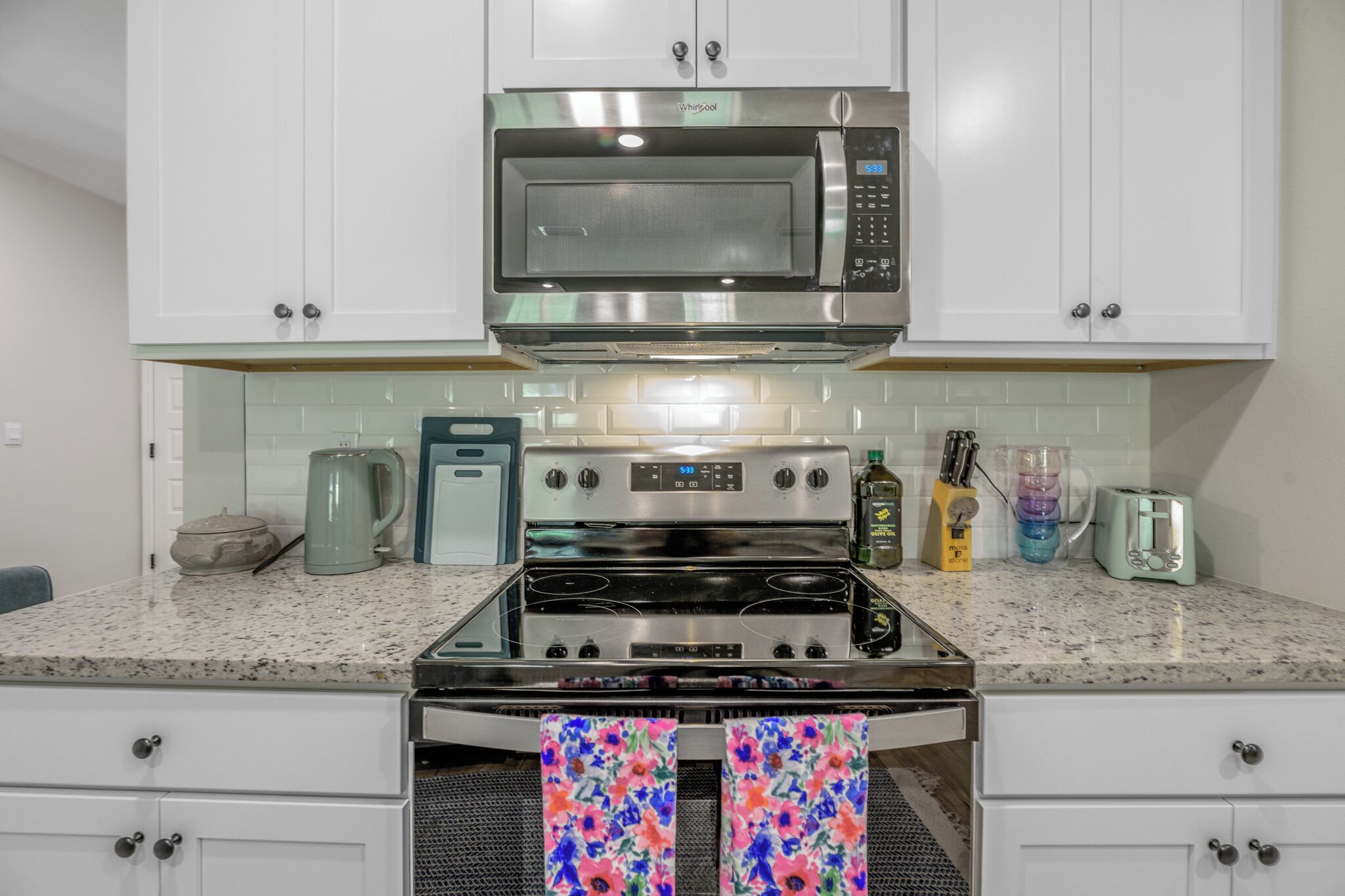 Microondas, horno, parrilla de estufa y lavavajillas 