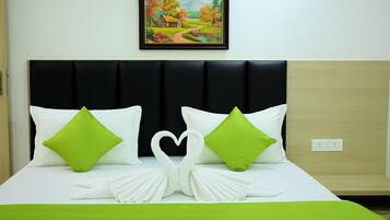 Basic Room, City View | Desk, laptop workspace, free WiFi