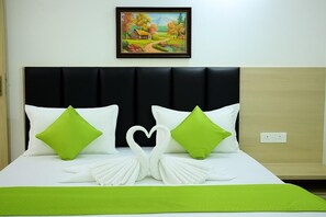 Basic Room, City View | Desk, laptop workspace, free WiFi