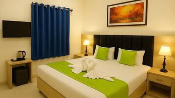 Basic Room, City View | Desk, laptop workspace, soundproofing, free WiFi