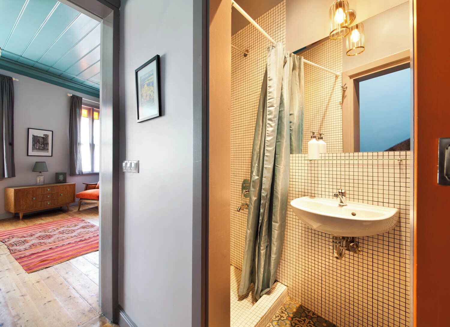 Hair dryer, bidet, towels, toilet paper