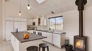 Fridge, oven, stovetop, coffee/tea maker