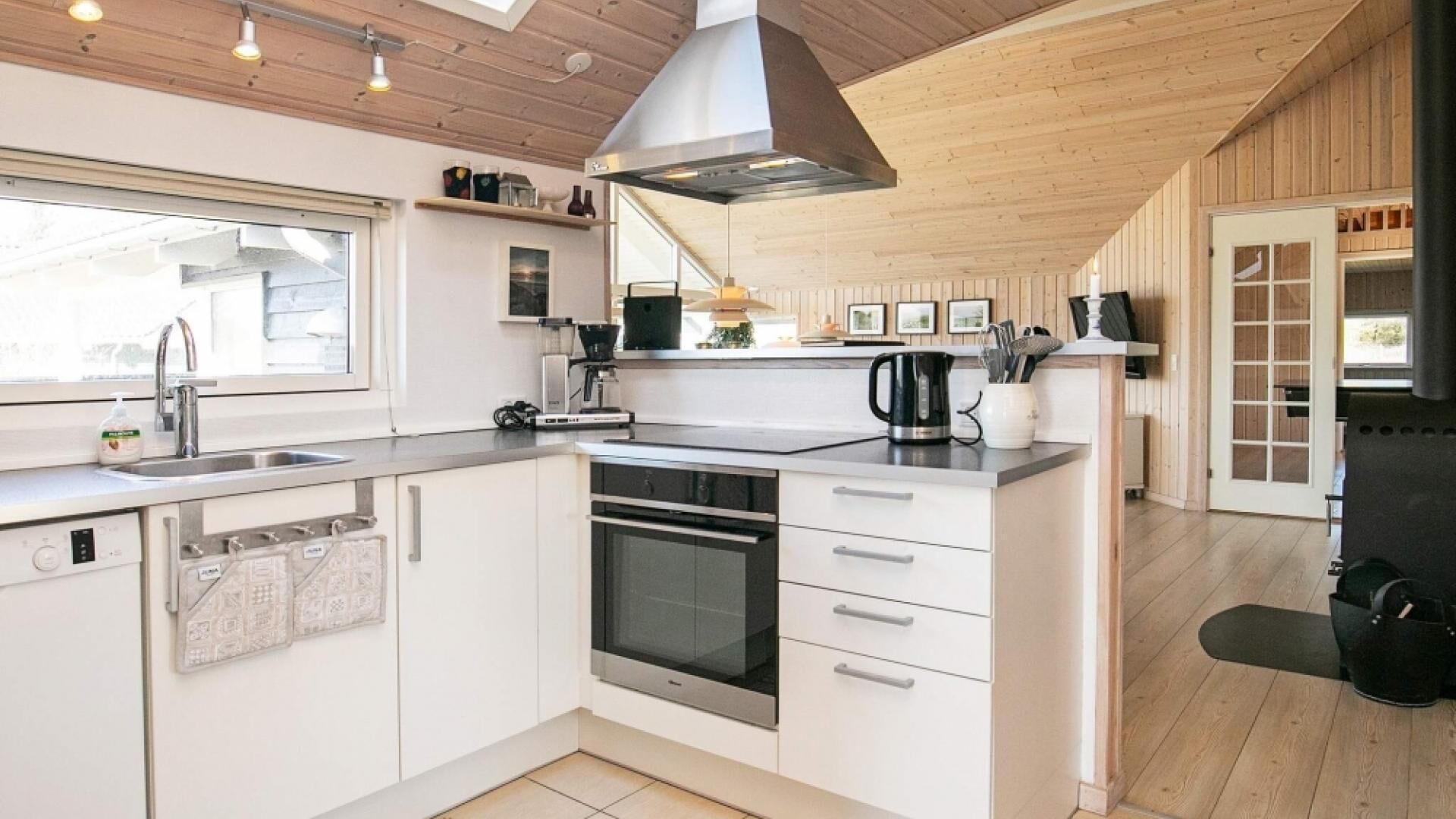 Fridge, dishwasher, coffee/tea maker, electric kettle