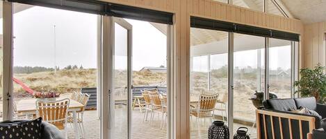 Peis, fotballspill og bordtennis