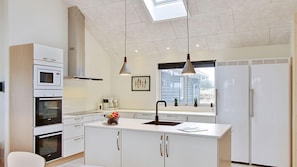 Fridge, dishwasher, coffee/tea maker, electric kettle