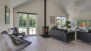 Kamin, Tischfußball, Tischtennisplatte