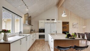 冷蔵庫、オーブン、コンロ、コーヒー / ティーメーカー