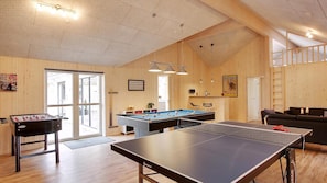 A room with a foosball table, pool table, and ping pong table. - VillaVilla 330 - Fjellerup, Østjylland (Glesborg)