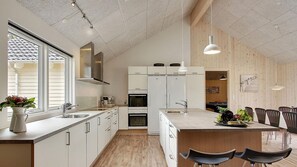 Refrigerador, horno, parrilla de estufa y cafetera y tetera 