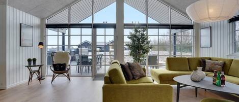 Kamin, Tischfußball, Tischtennisplatte