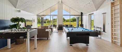 غرفة الألعاب