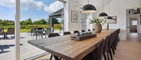 تناول الطعام