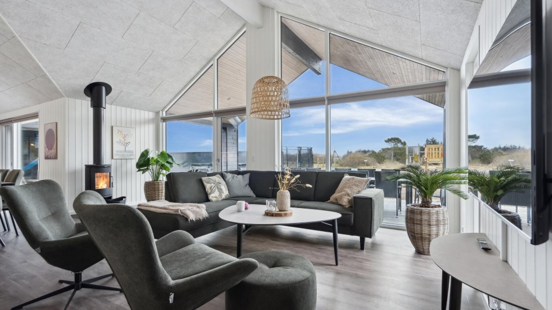 Peis, fotballspill og bordtennis