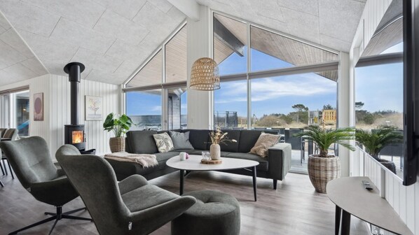 Fireplace, table football, ping pong - VillaVilla 610 - Bjerregård, Vestjylland (Hvide Sande)