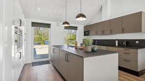 Fridge, microwave, oven, stovetop - VillaVilla 612 - Mommark, Sydjylland (Sydals)
