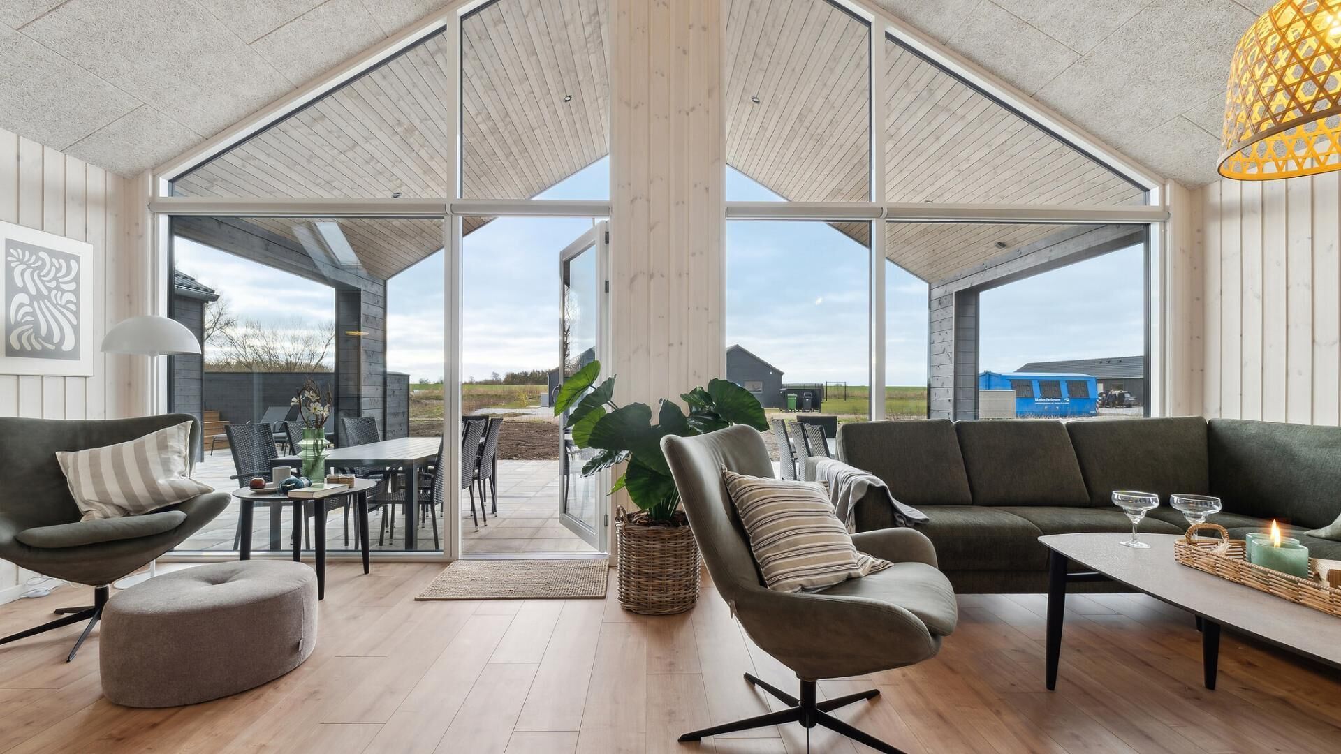 Peis, fotballspill og bordtennis