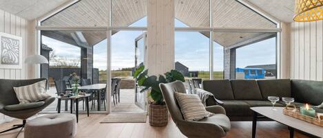 Lareira, pebolim, mesa de pingue-pongue