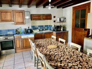 Fridge, microwave, oven, dishwasher - Renovated farmhouse 160m², 9 pers, Autrans (Autrans-Méaudre en Vercors-Autrans)