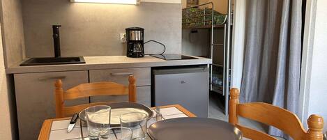 Fridge, microwave, stovetop, coffee/tea maker