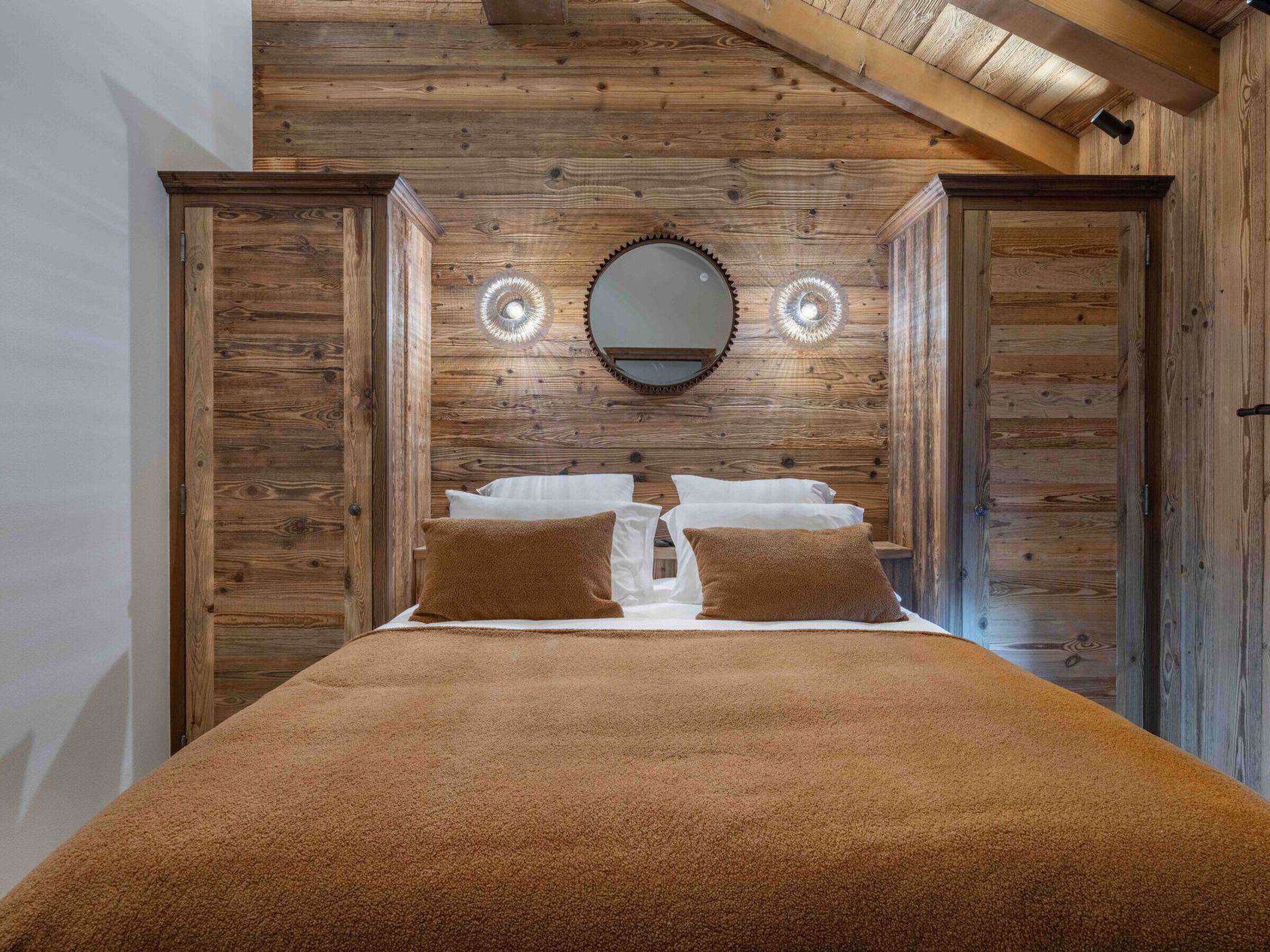 5 bedrooms, free WiFi, bed sheets