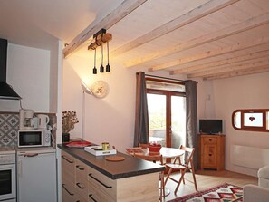 Microwave, dishwasher