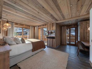 5 bedrooms, free WiFi, bed sheets