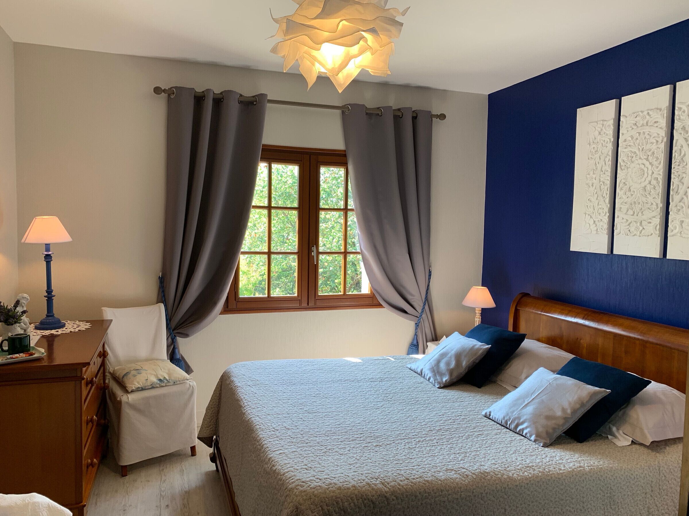 1 bedroom, bed sheets