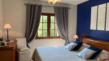 1 bedroom, bed sheets