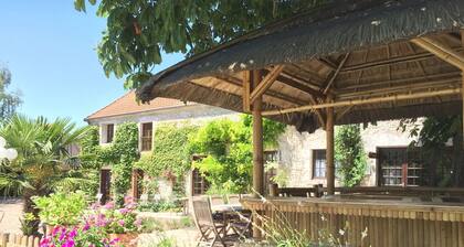 Charmante Zimmer mit Pool und WLAN im Loiretal