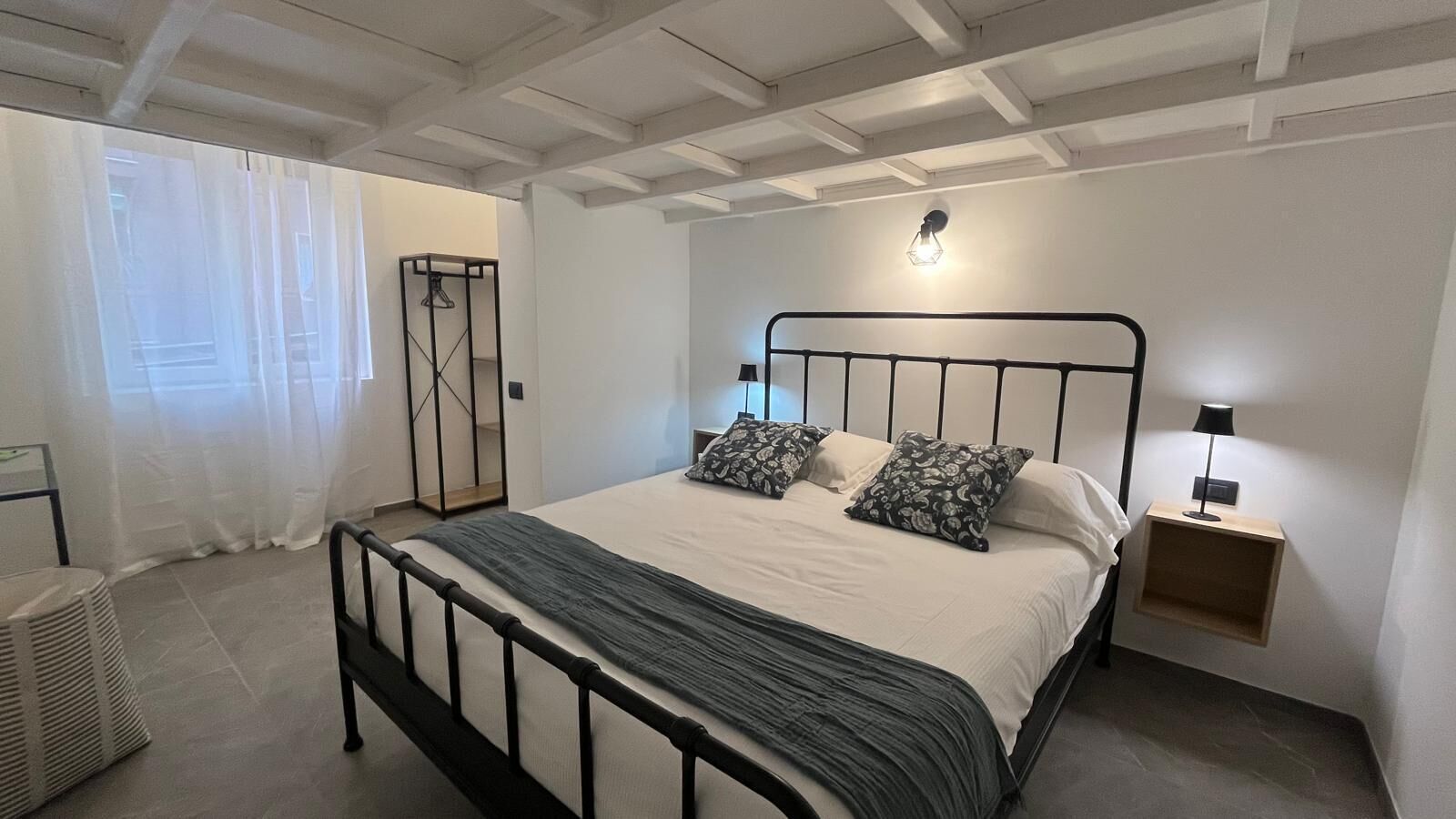 2 camere, una scrivania, Wi-Fi gratuito, lenzuola