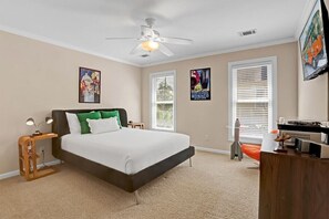 4 bedrooms, iron/ironing board, free WiFi, bed sheets - Family Friendly, Game Room, Near Tybee & Savannah (Savannah)